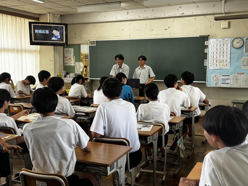 下稲吉中学校での出前授業の様子1